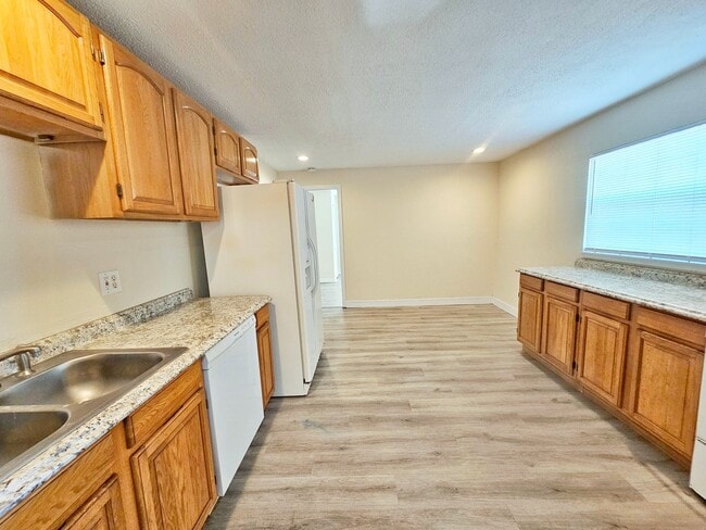 Building Photo - 3 Bedroom 2 Bath 1 Car Garage Home in St. ...