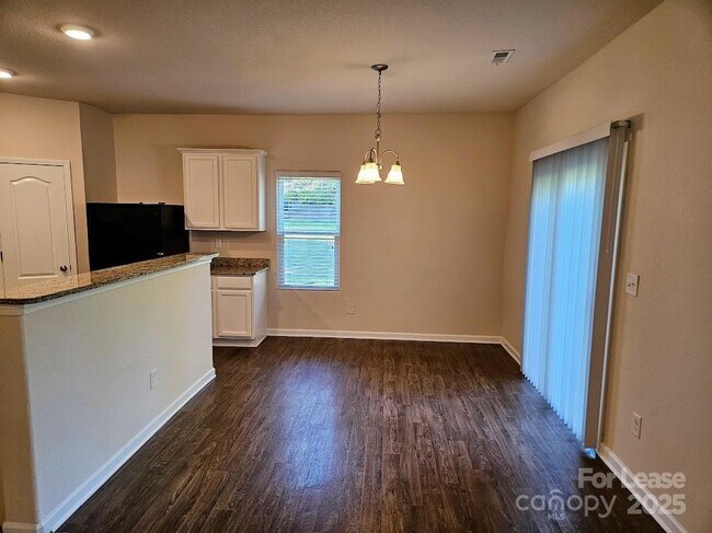 Building Photo - 8119 Paw Club Dr