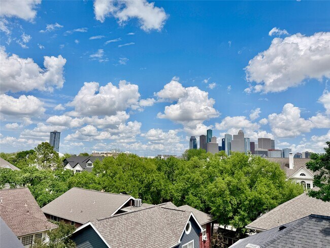 Building Photo - 608 W Drew St