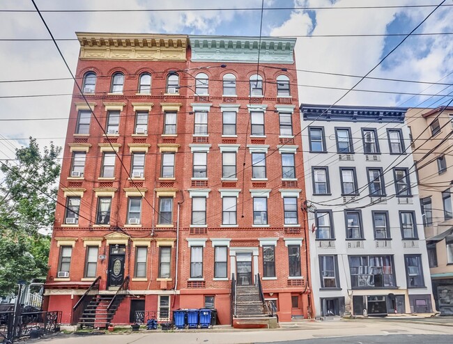 Building Photo - 308 Madison St