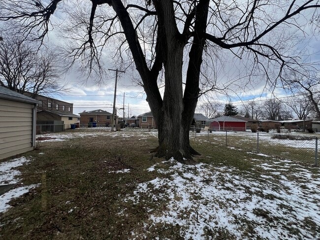 Building Photo - 4813 W 102nd St