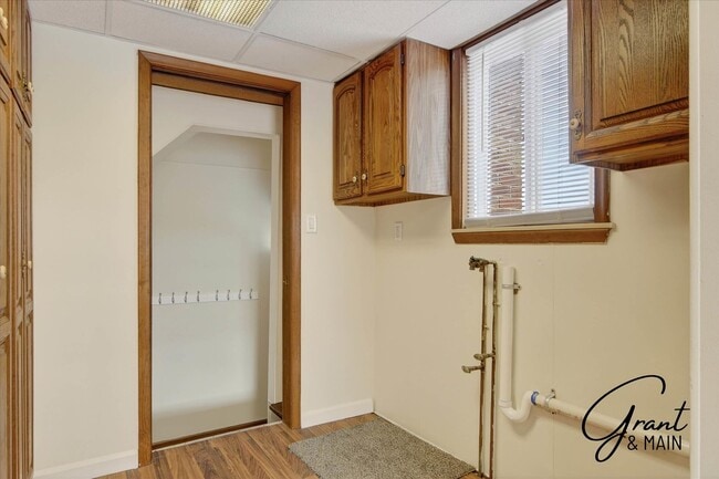 Building Photo - 3 bedroom 2 bath