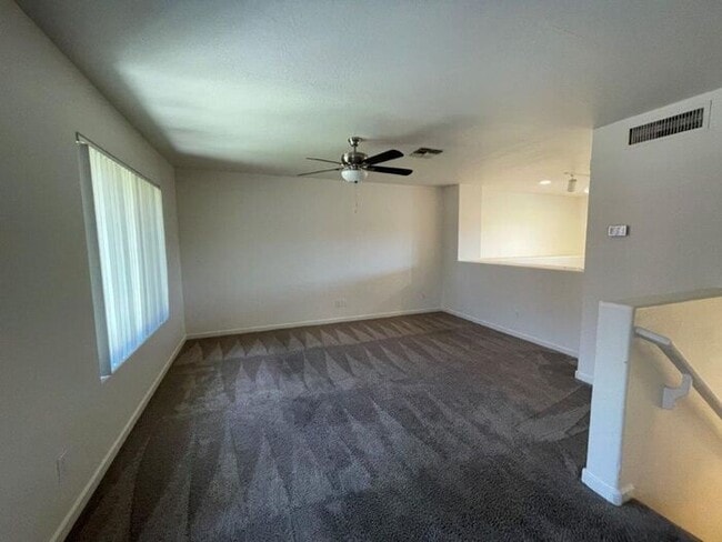 Building Photo - 330 S Farmer Ave