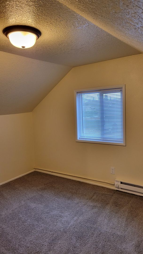 Building Photo - Beautiful 3 bed 2 bath in Springfield with...