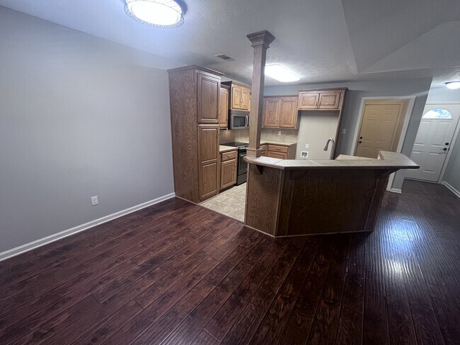 Building Photo - 34 Shamsie Dr