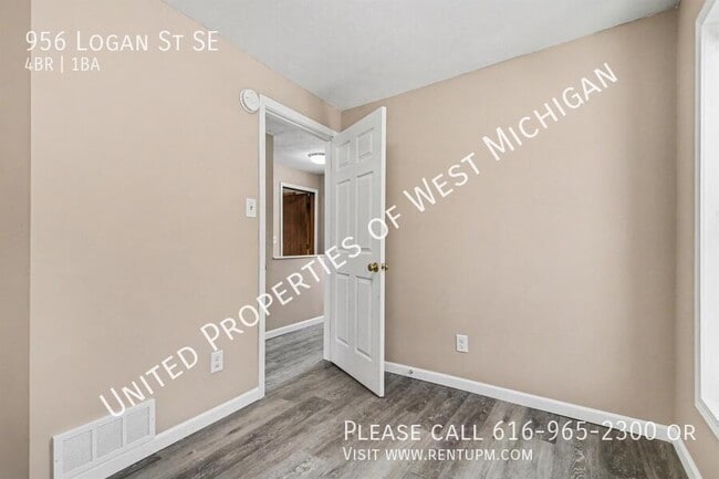 Building Photo - 956 Logan St SE