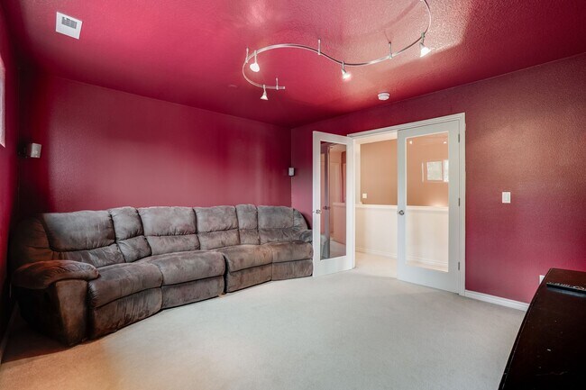 Building Photo - Beautiful 4 Bed, 3 Bath Rental Home in Bea...