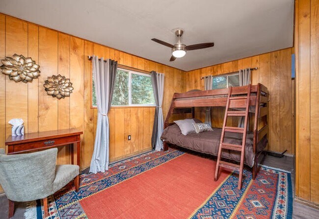 Primary Photo - Beautiful Mountain Home
