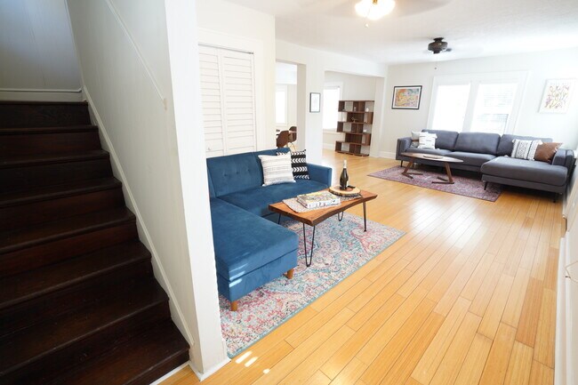 Building Photo - 1007 12th Ave N