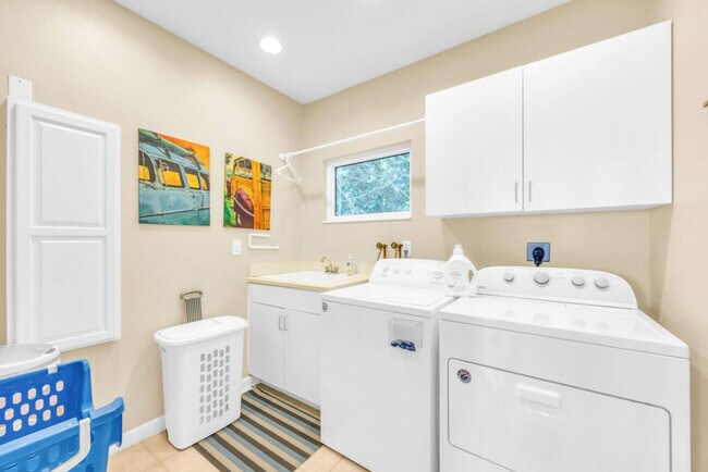 Building Photo - 2775 Jimmy Buffett Mem Hwy