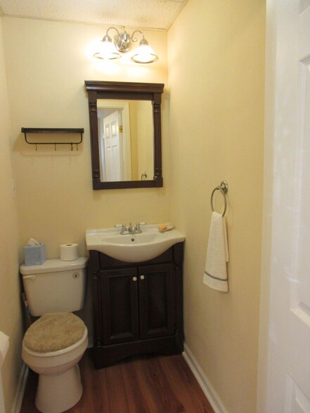 Building Photo - 702 28th St