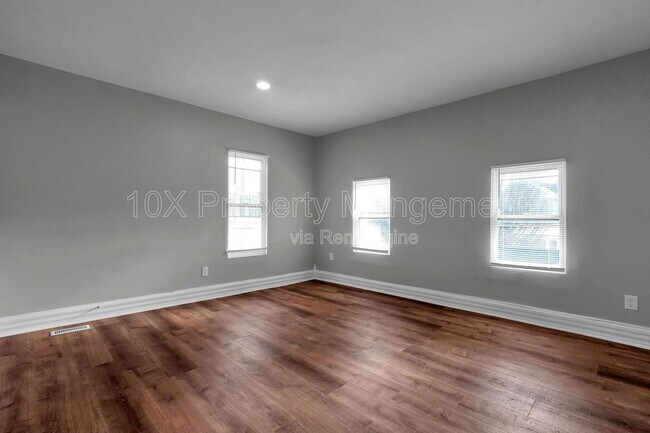 Building Photo - 556 E Whittier St