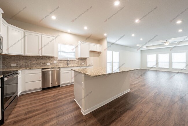 Building Photo - 742 Friar Tuck Dr