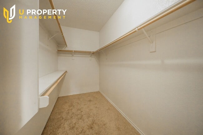 Building Photo - Sweet townhome in the heart of Plano