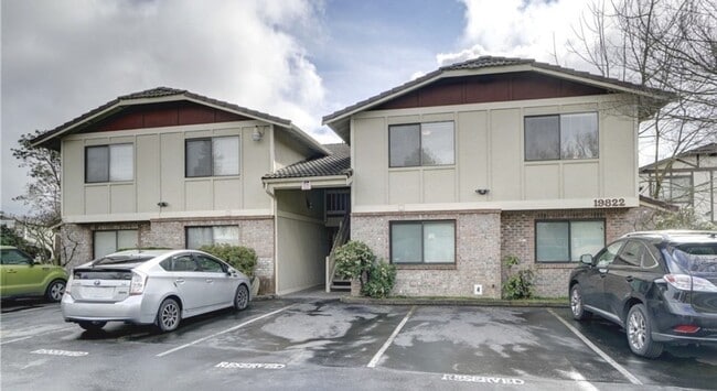 Building Photo - Charming 2 BR 2 Ba Apartment/Condo