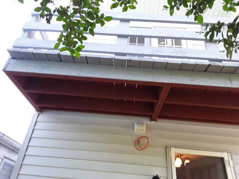 balcony - 164 Mill St