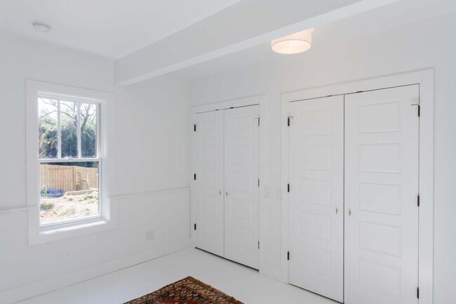 Building Photo - 318 Oak Street