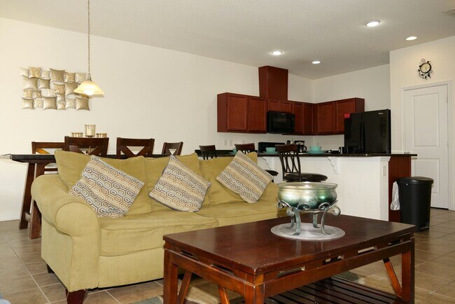 Building Photo - Beautiful Fully Furnished 4-Bedroom Home i...