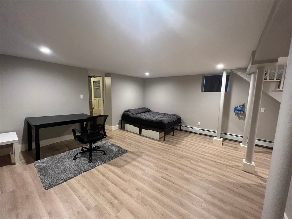 Building Photo - 39 Snow St