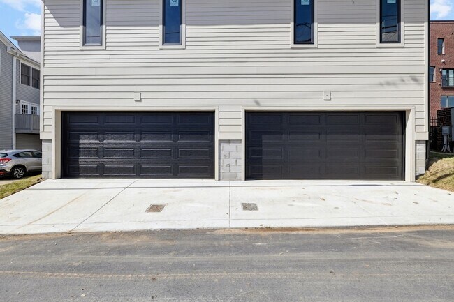 Building Photo - 3135 Parthenon Ave