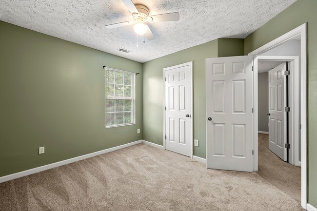 Building Photo - 1526 Venetian Dr SW