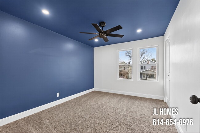 Building Photo - 512 Larcomb Ave