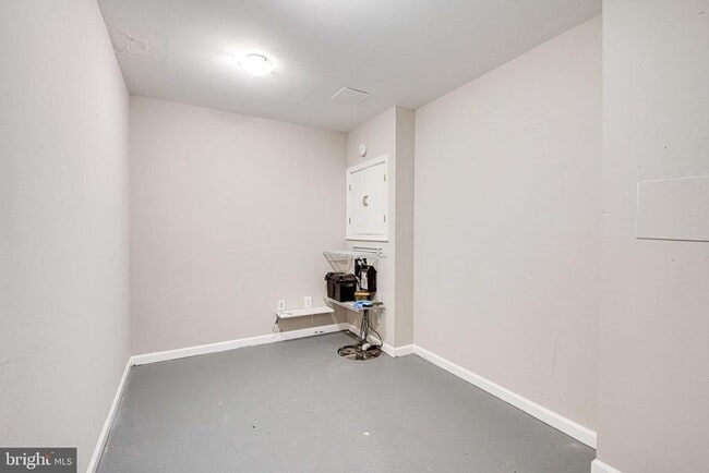 Building Photo - 12127 Holly Knoll Cir