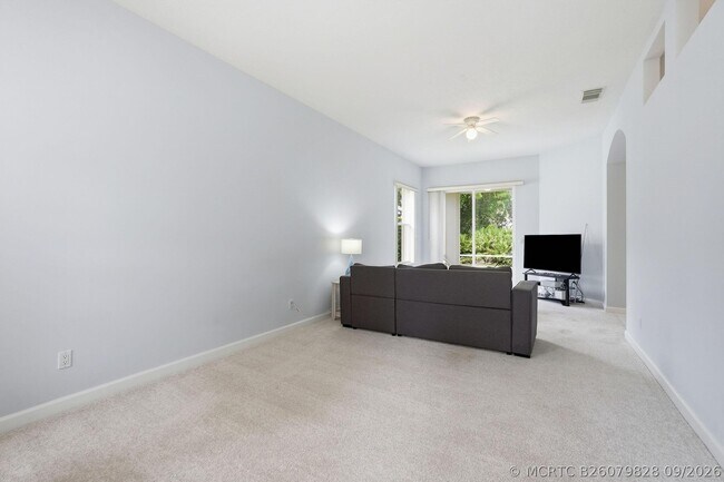 Building Photo - 707 SW San Salvador Cv