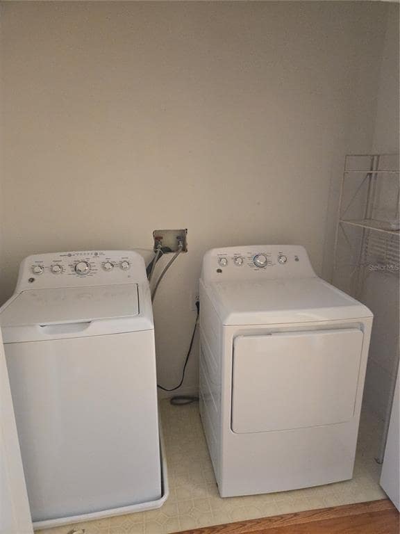 Building Photo - 2648 Sabal Springs Dr