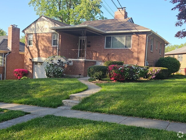 Building Photo - 9503 Hale Pl