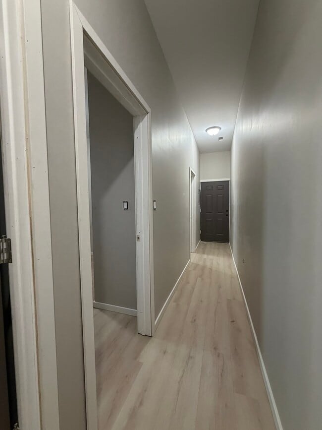 Building Photo - 24 N Pulaski Rd