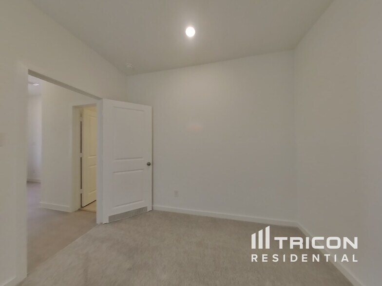 Building Photo - 3024 Pintail St