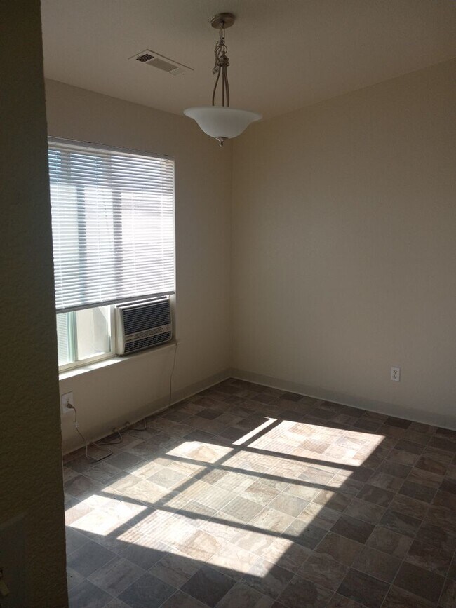 Building Photo - Bright & Spacious Dayton Home with Large Backyard – $2,250