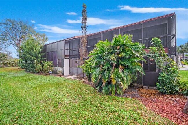 Building Photo - 4250 SW 70th Terrace