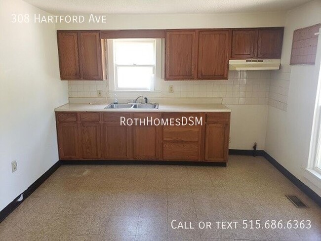 Building Photo - Great 2 Bedroom 1 Bath Home Laundry on Mai...