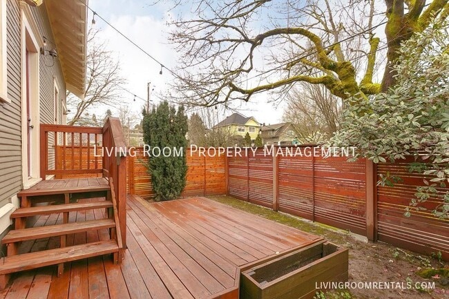 Building Photo - 2735 SE 25th Ave