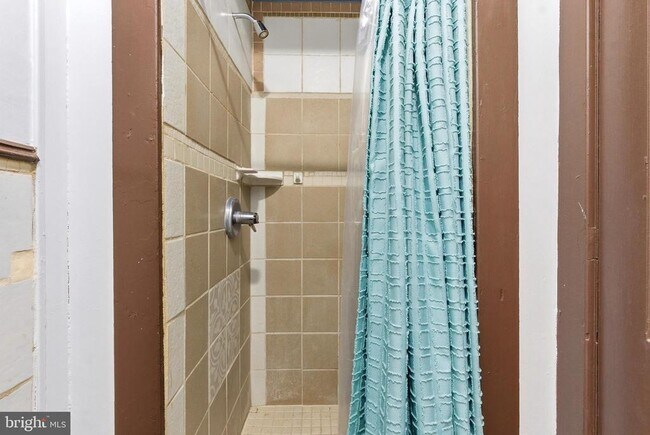 Building Photo - 105 N Loudoun St