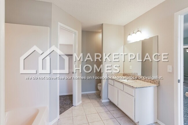 Building Photo - 490 Aster Ave