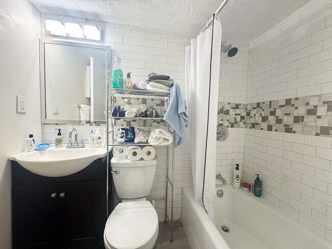 Building Photo - 1643 Cambridge St