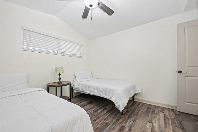 Building Photo - 5803 Greencraig Dr