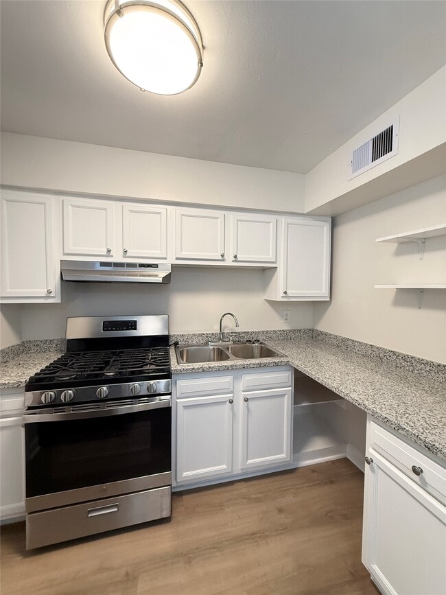 Building Photo - 1141 N Durham Dr