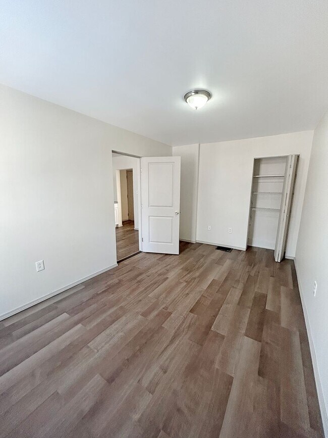 Building Photo - 36 Hickory St