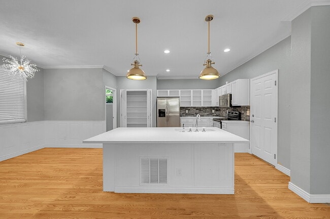 Building Photo - $2,925.00 - 3 Beds, 2.5 Baths Single Famil...