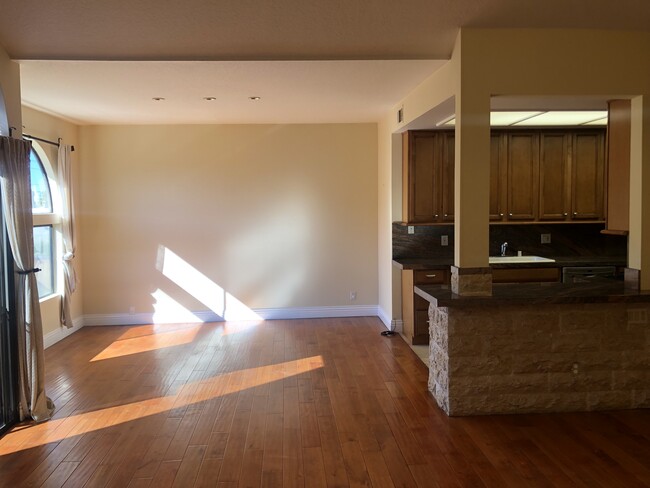 Dining Room - 14572 Dickens St