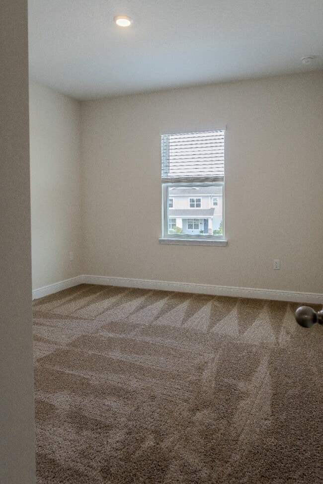 Building Photo - 16705 Victoria Grv Aly