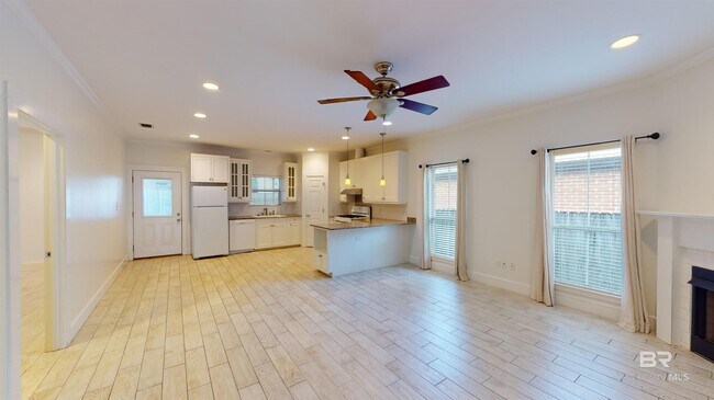 Building Photo - 6052 Magnolia Pl E