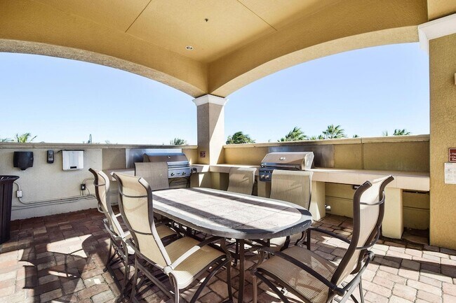 Building Photo - 3610 Gardens Pkwy