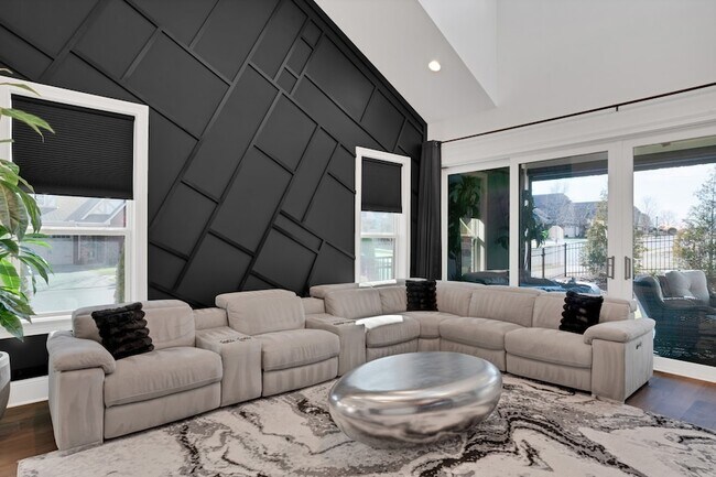 Building Photo - 1024 Club View Dr