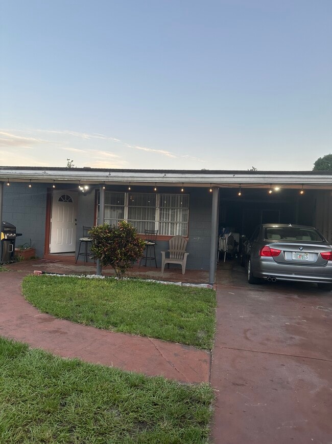 Building Photo - 650 W Tropicana Ct