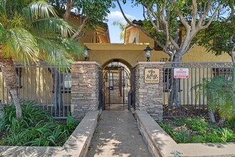 Building Photo - Walk to Balboa Park from This Beautiful Golden Hill Condo with Two Side-by-Side Parking Spaces